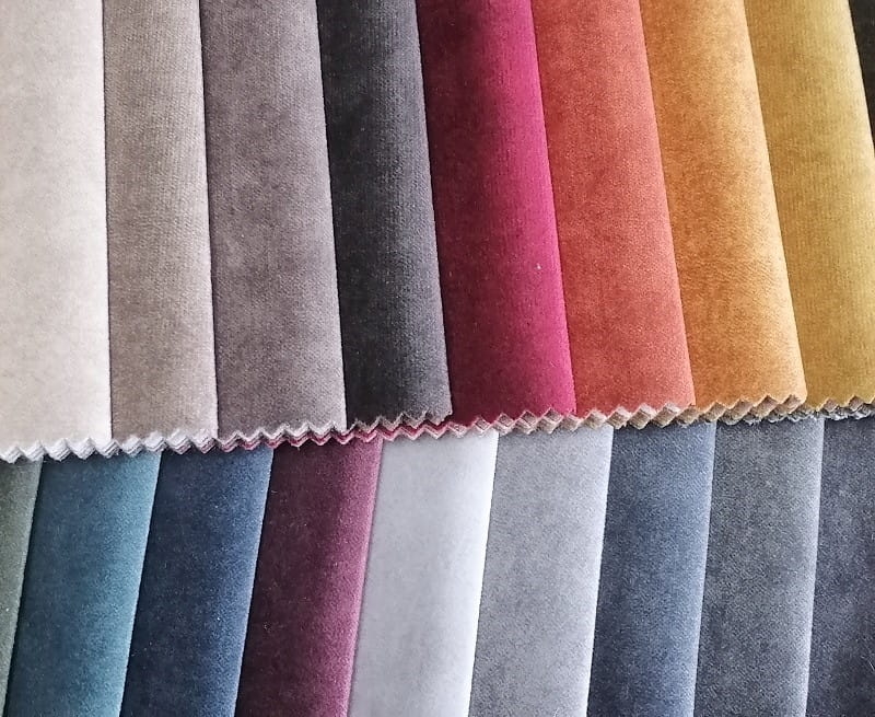 WHISPER - welwetowa tkanina obiciowa o subtelnym cieniowaniu