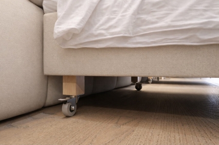 Zestaw nóżek hotelowych z hamulcem - aranżacja