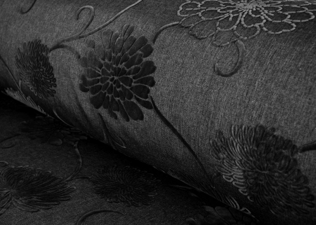 FURIO 970 KWIAT CZARNY  z flokowanym wzorem roślinnym 3D.