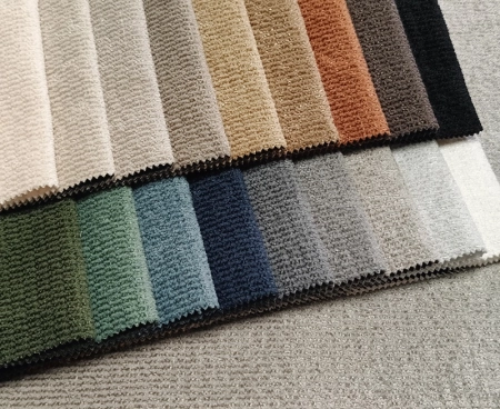 Tkanina tapicerska LISO o miękkiej szenilowej strukturze i eleganckiej, delikatnie kratkowanej powierzchni.jpg