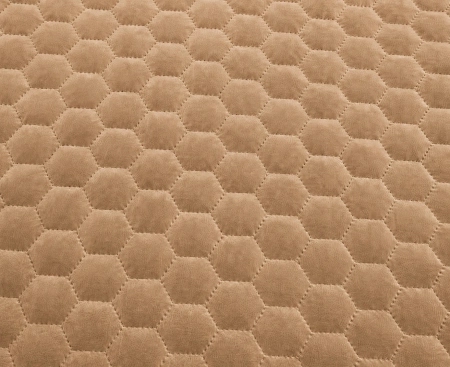 Jasnobrązowa tkanina VELVET PIK 68, pikowany welur z geometrycznym wzorem plastra miodu