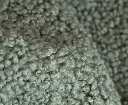 SVEN 74 oliwkowozielona tkanina boucle typu baranek – zielony materiał tapicerski do nowoczesnych mebli, tkanina boucle premium do sof, foteli i siedzisk..jpg